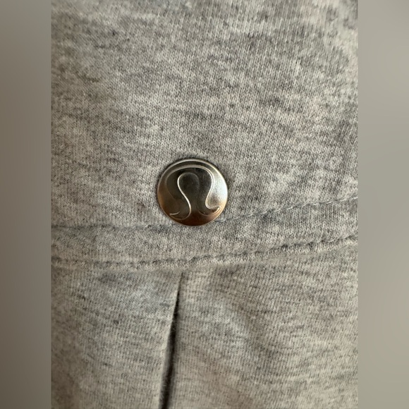 Lululemon It’s Happening Jacket - sz 4 - heathered silver spoon - Picture 9 of 11